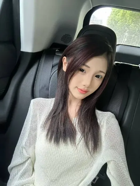 Lily, 21